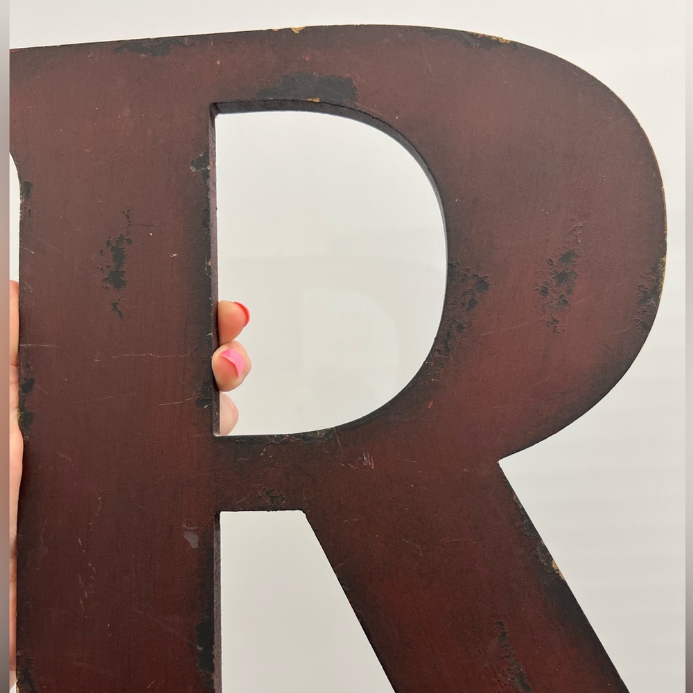 Big R decor - Picture 3 of 3